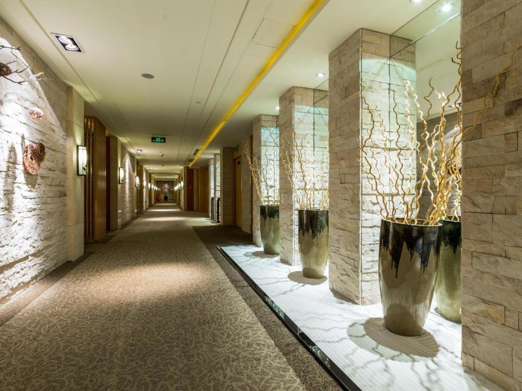 Huana Hotel Minhang Shanghai Bagian luar foto