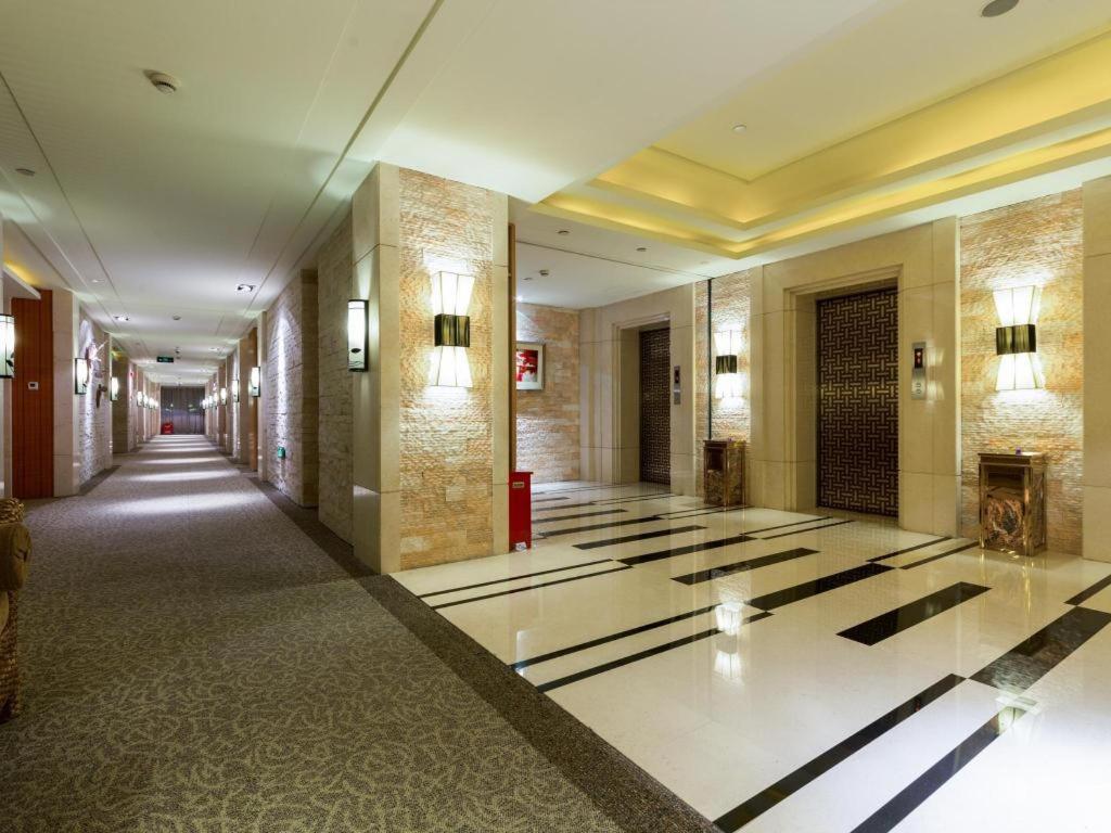 Huana Hotel Minhang Shanghai Bagian luar foto