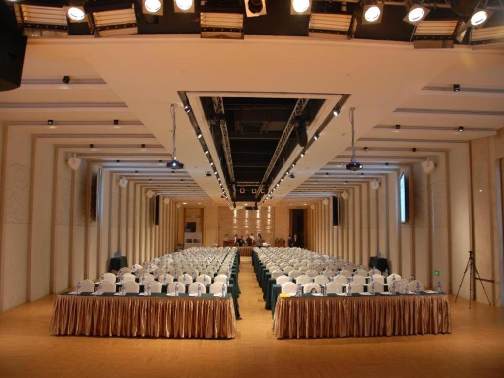 Huana Hotel Minhang Shanghai Bagian luar foto
