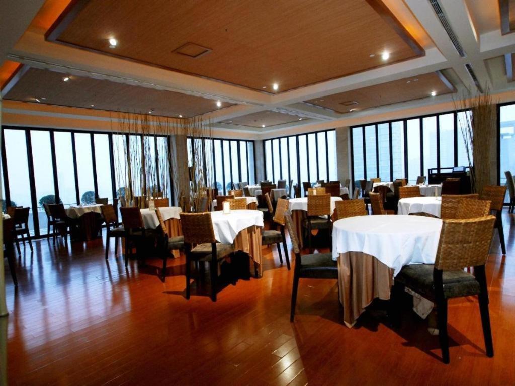 Huana Hotel Minhang Shanghai Bagian luar foto