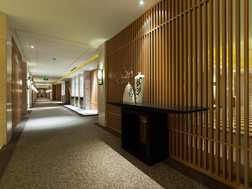 Huana Hotel Minhang Shanghai Bagian luar foto