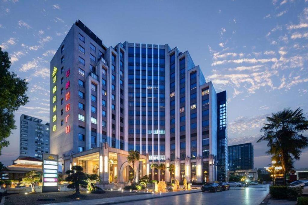 Huana Hotel Minhang Shanghai Bagian luar foto